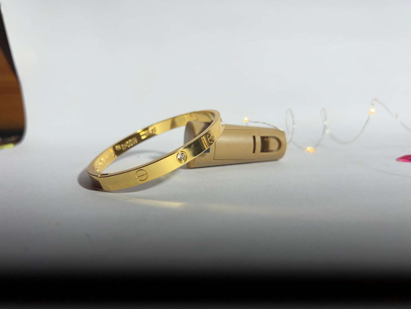 Luxury Gold-Plated Screw Design Bracelet with Crystal Accents