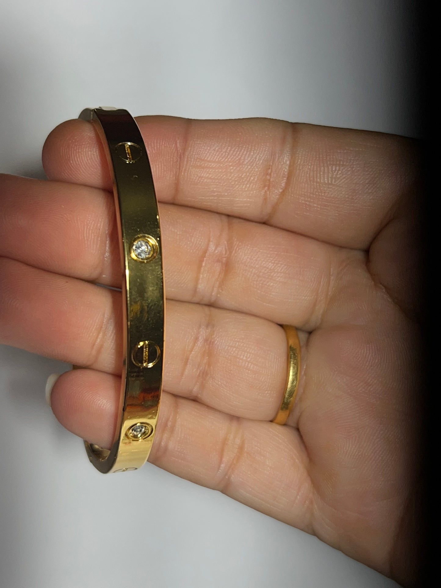 Luxury Gold-Plated Screw Design Bracelet with Crystal Accents